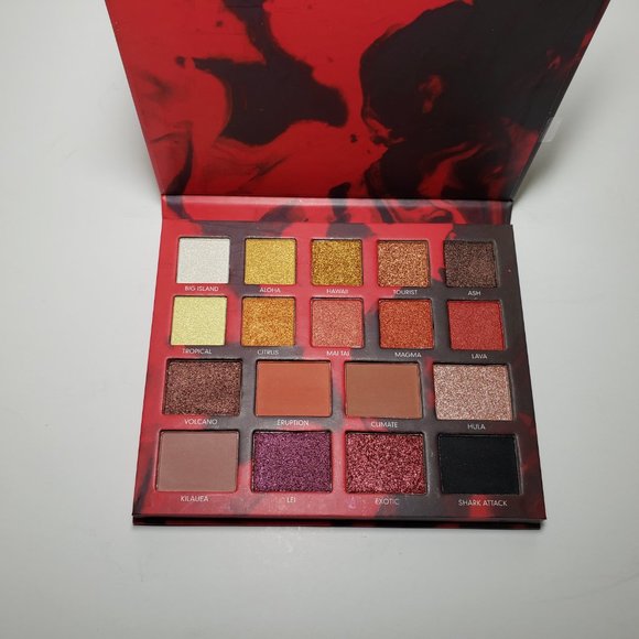 Eyeshadow Palette Mega Magma 18 Colors Prolux - Picture 2 of 7